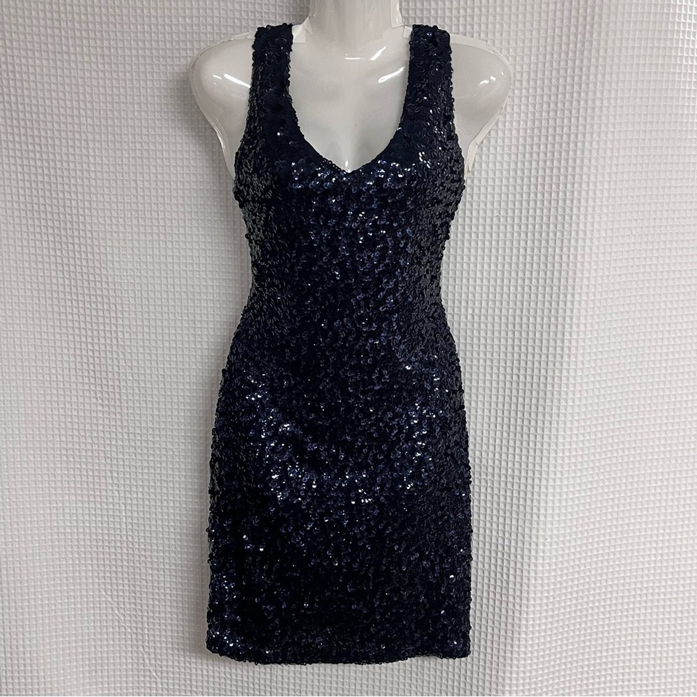 Pretty Guide ladies, sequins cocktail, body con party dress size medium (NWT)